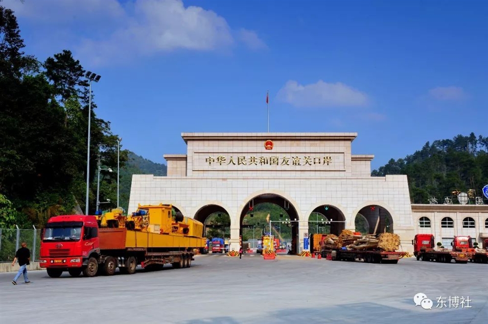 新友誼關(guān)口岸大門(mén) 龐立堅攝