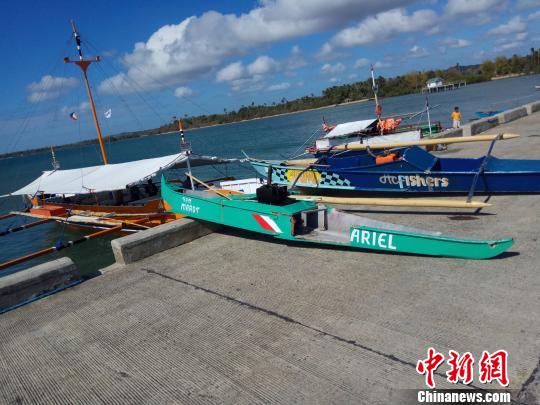 圖為被救助的菲律賓漁民的漁船。 中交公路規劃設計院有限公司 攝